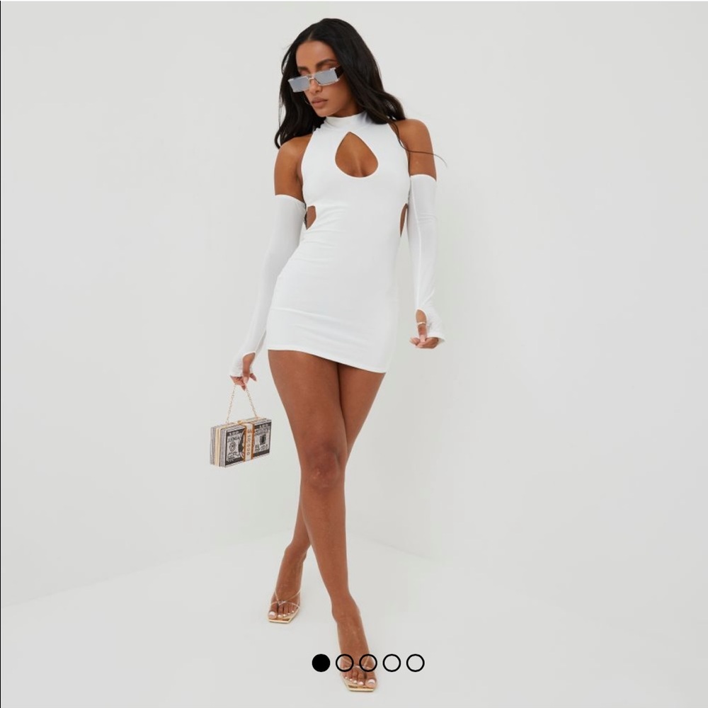 KEY HOLE CUT OUT MINI BODYCON DRESS WITH SLEEVES IN WHITE